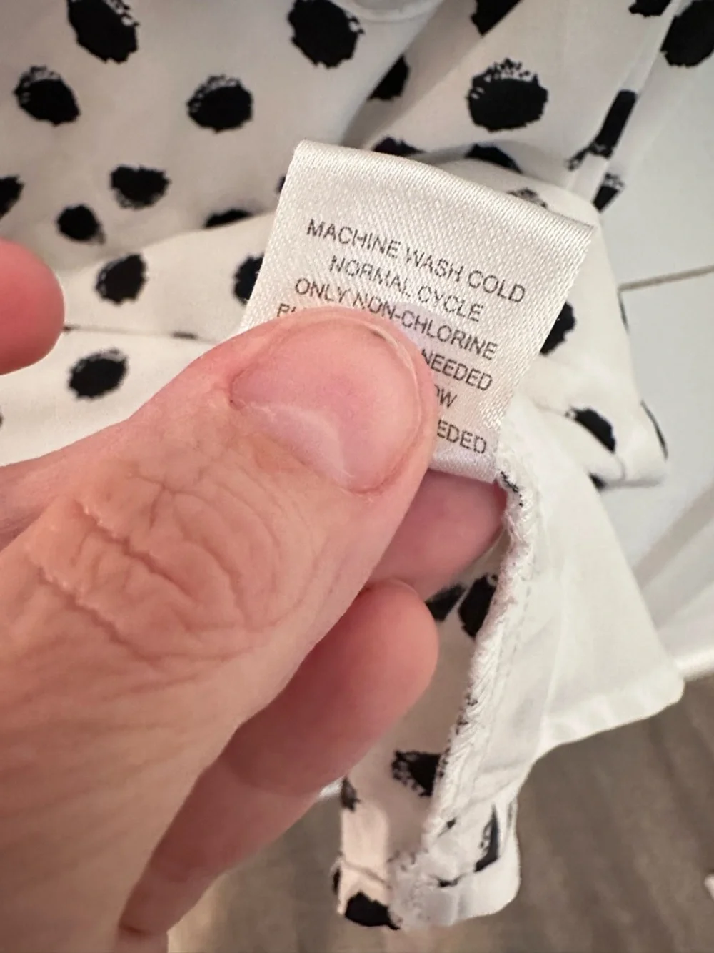 41 HAWTHORN M Carol Tulip sleeve white-black polkadot V neck top business casual - Picture 9 of 15